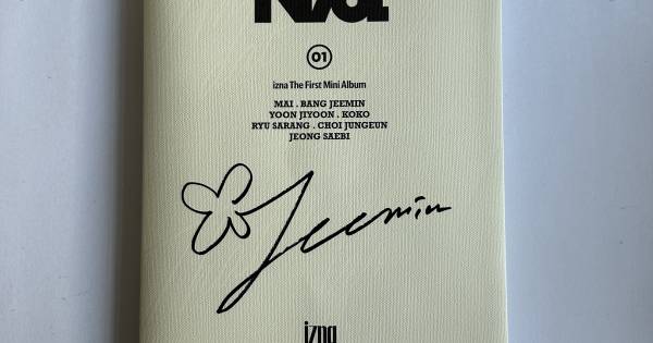 IZNA JEEMIN SIGNED 1ST MINI ALBUM 'N/A' - IZ VERSION